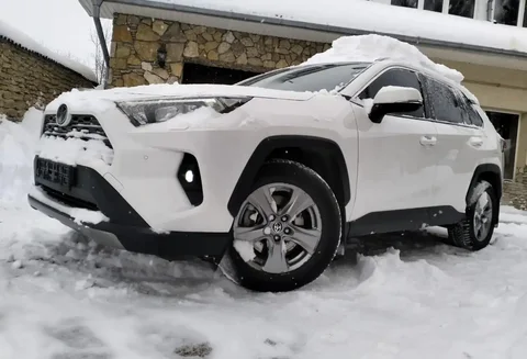 Toyota RAV4 2022 V поколение (FL) с пробегом 49 000 км - Авто в Махачкала