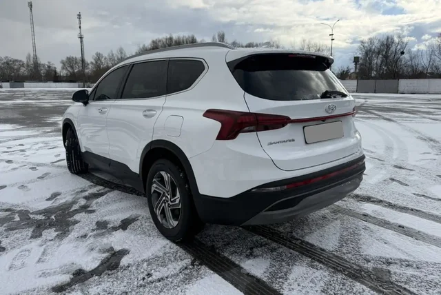 Hyundai Santa Fe IV (FL) 2.2 CRDi AT 2021 года - Микроавтобусы в Махачкала