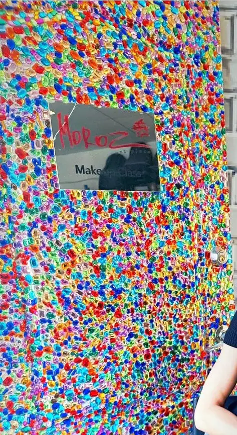 Межкомнатная дверь, обклеенная стразами - Для дома и дачи в Владивосток