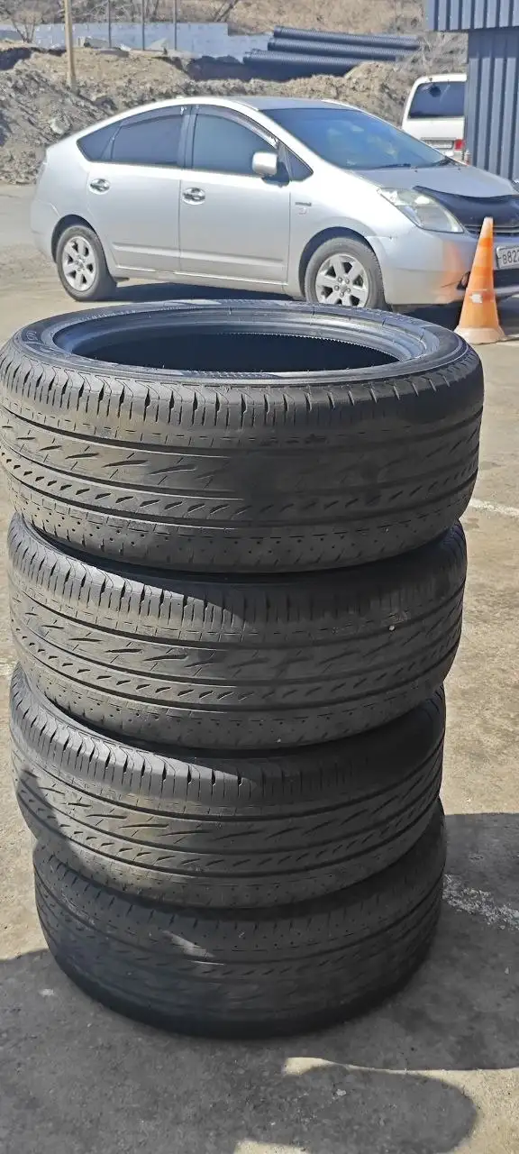 Резина BRIDGESTONE 2022 R18 225/50 - Шины и колёса (Авто) в Владивосток