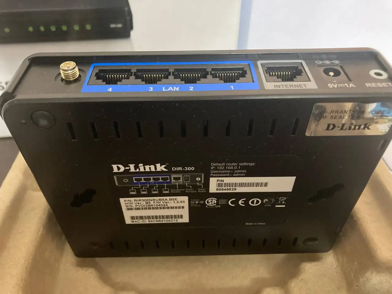 Роутер б/у - Сетевое оборудование (Электроника) в Владивосток