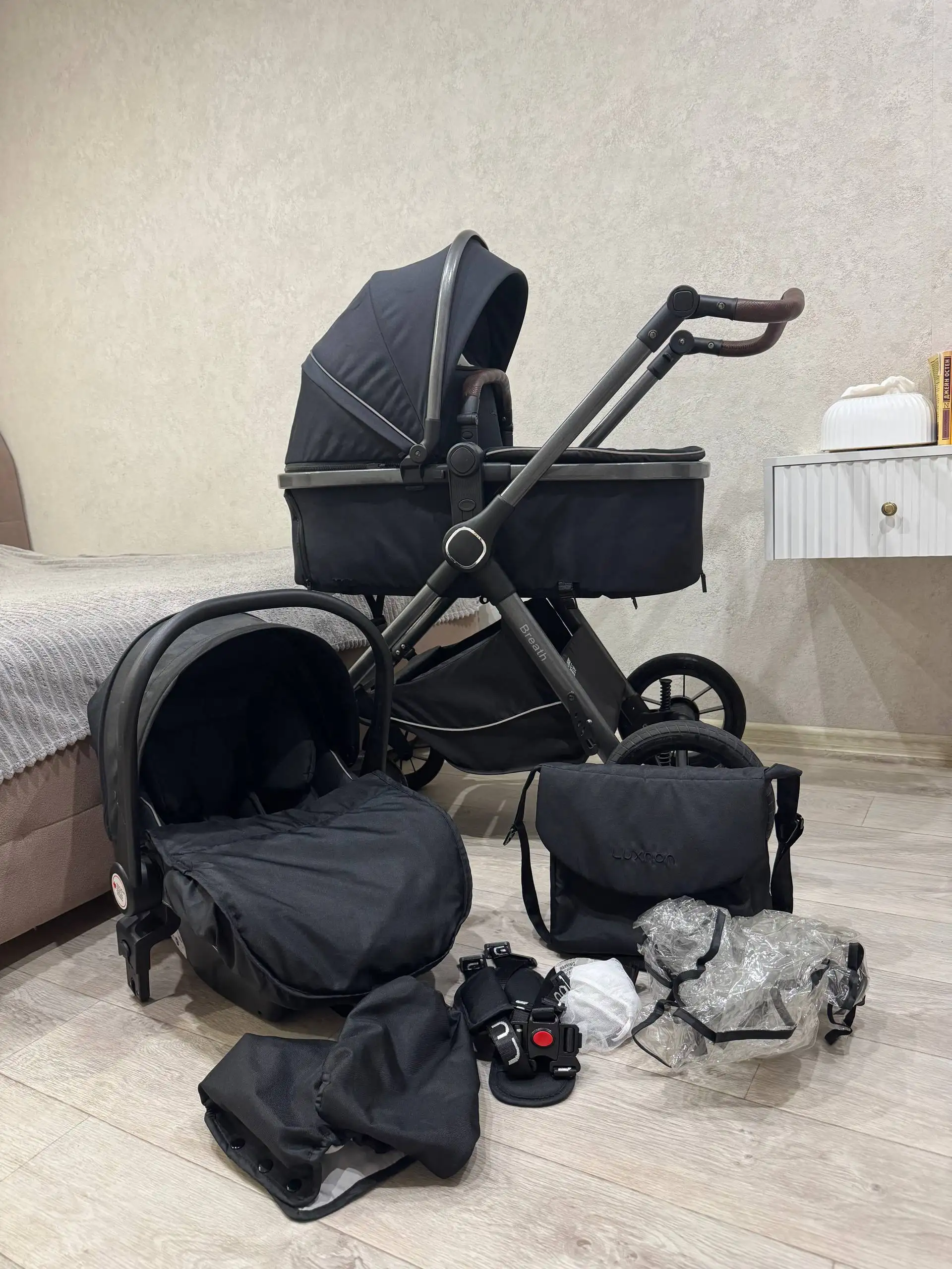 Коляска 3 в 1 Luxmom в отличном состоянии - Товары для детей в Владивосток