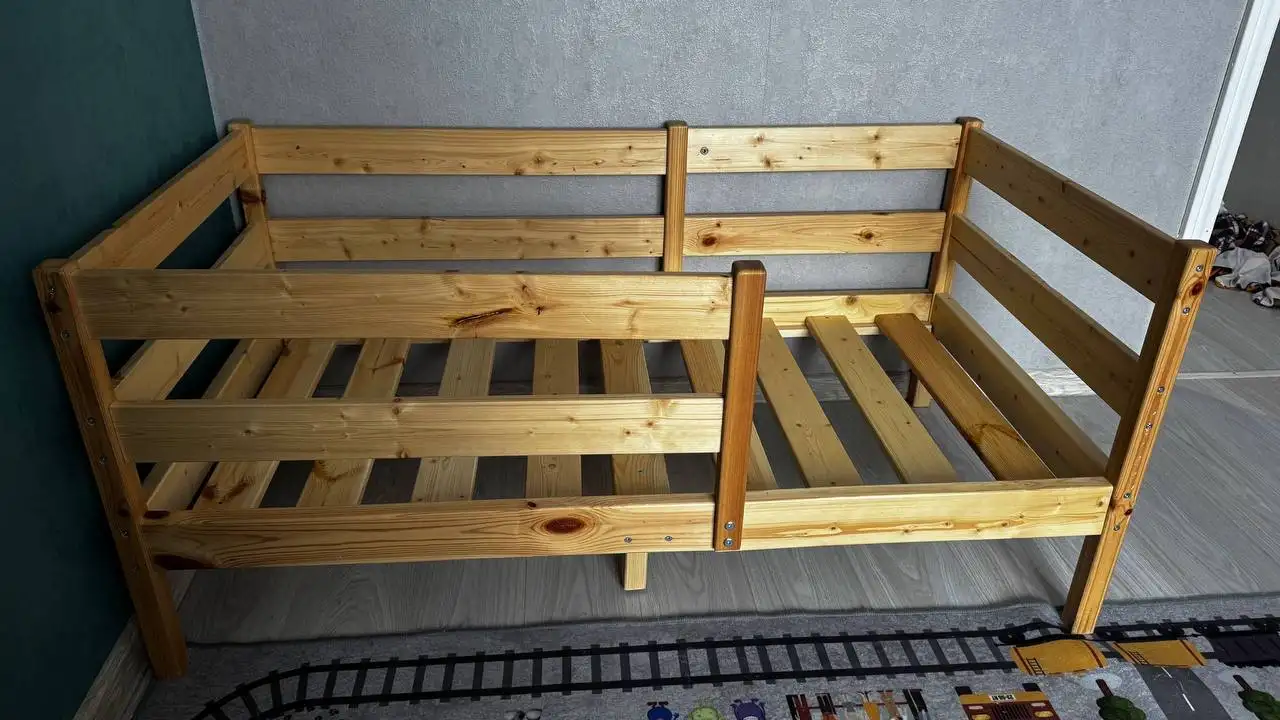 Продам детскую кровать 140*70 с матрасом - Мебель детская (Товары для детей) в Владивосток