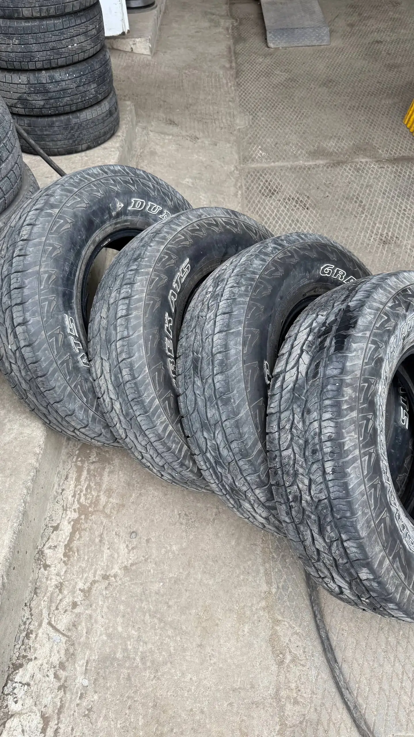 Продам шины Dunlop grandtrek at5 235/85 R16 - Шины и диски (Авто) в Владивосток