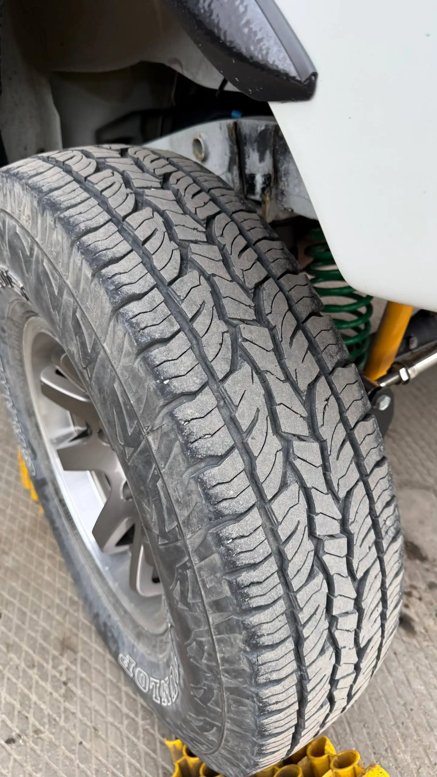 Продам шины Dunlop grandtrek at5 235/85 R16 - Шины и диски (Авто) в Владивосток