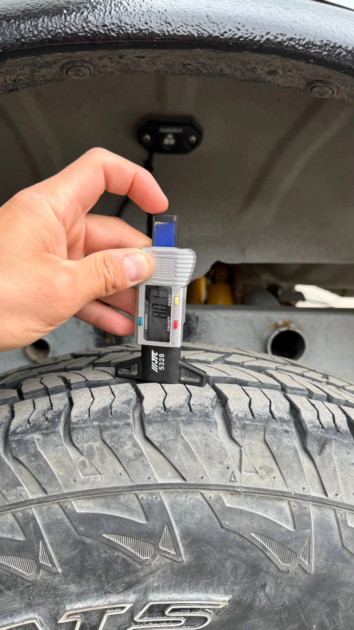 Продам шины Dunlop grandtrek at5 235/85 R16 - Шины и диски (Авто) в Владивосток