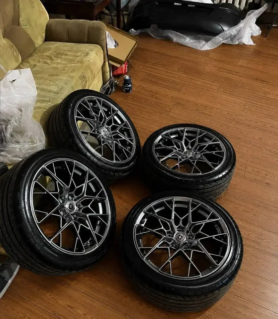 Диски HRE R18 с летней резиной Ovation - Лампы в Владивосток