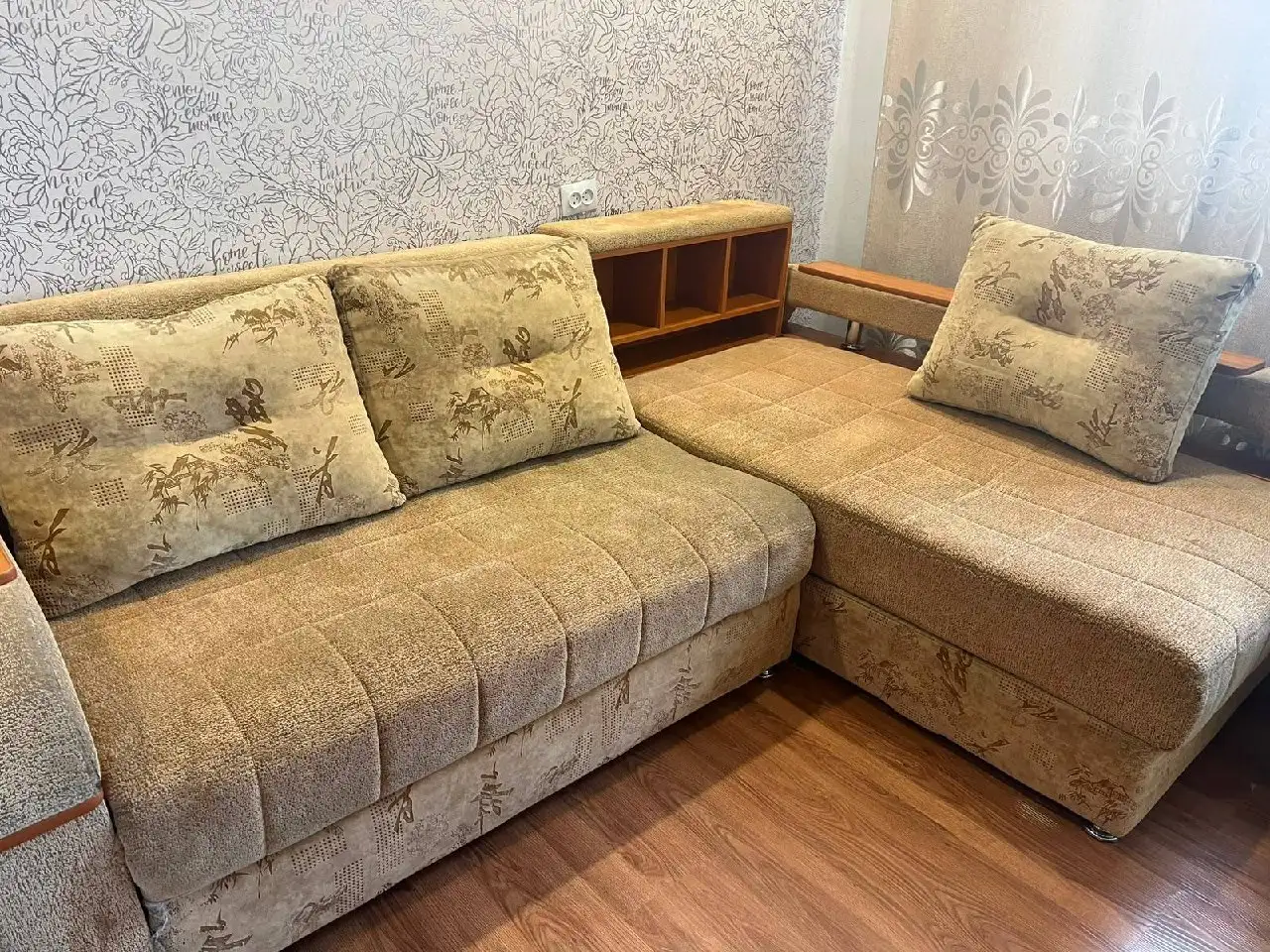 Продается угловой диван - Диваны и кресла (Мебель) в Владивосток
