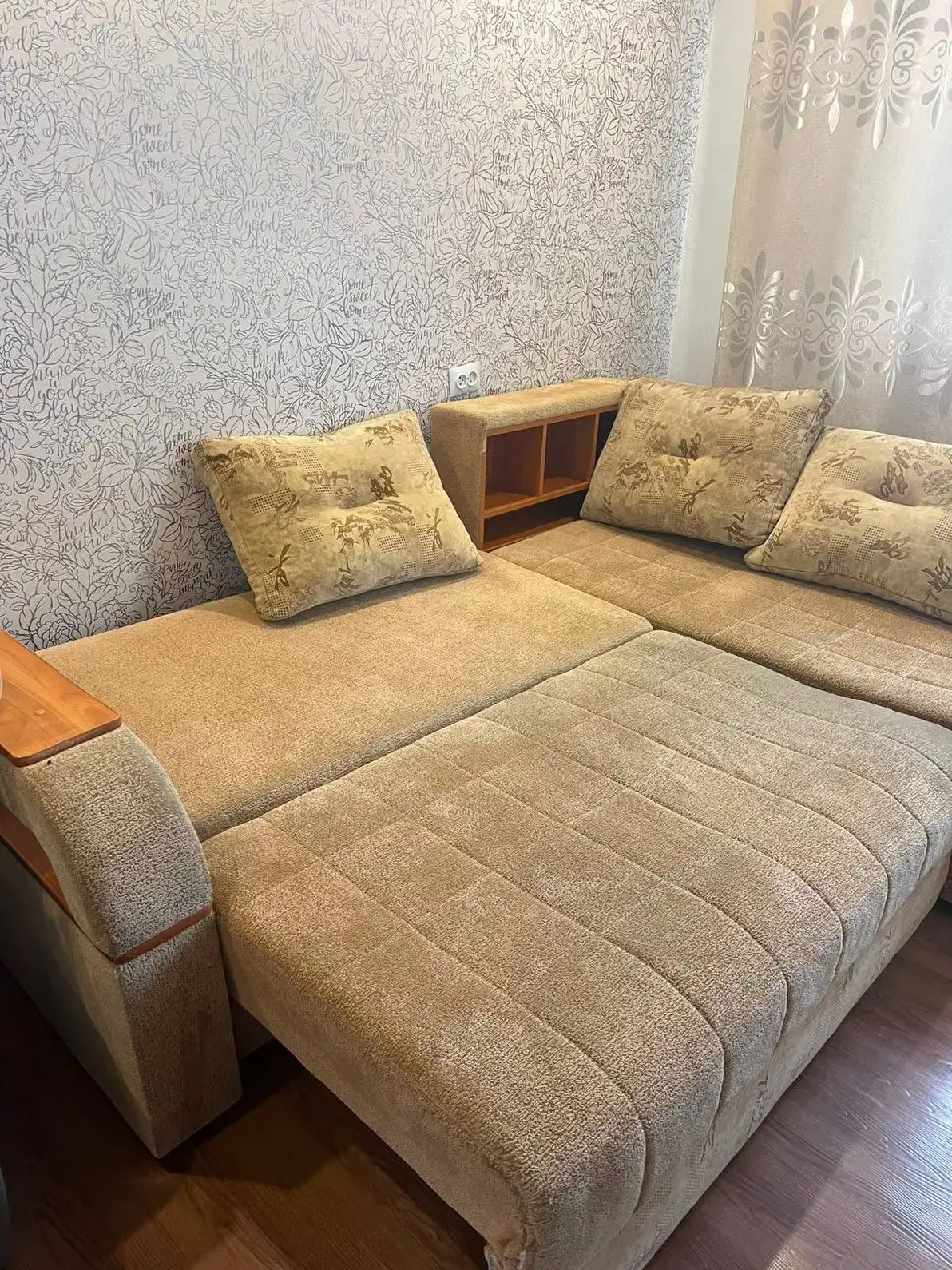 Продается угловой диван - Диваны и кресла (Мебель) в Владивосток