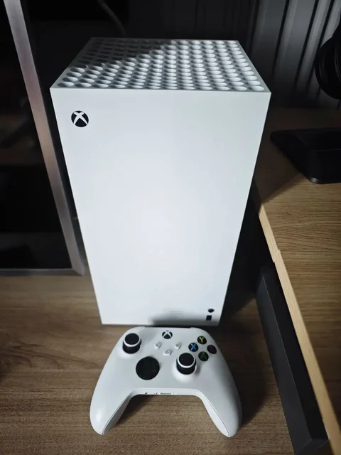 Xbox Series X Digital Edition white + наушники Xbox Wireless Headset 2024 - Мультиварки в Владивосток