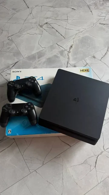 Sony PlayStation 4 500GB с 2 джойстиками и 4 играми - Электроника в Владивосток