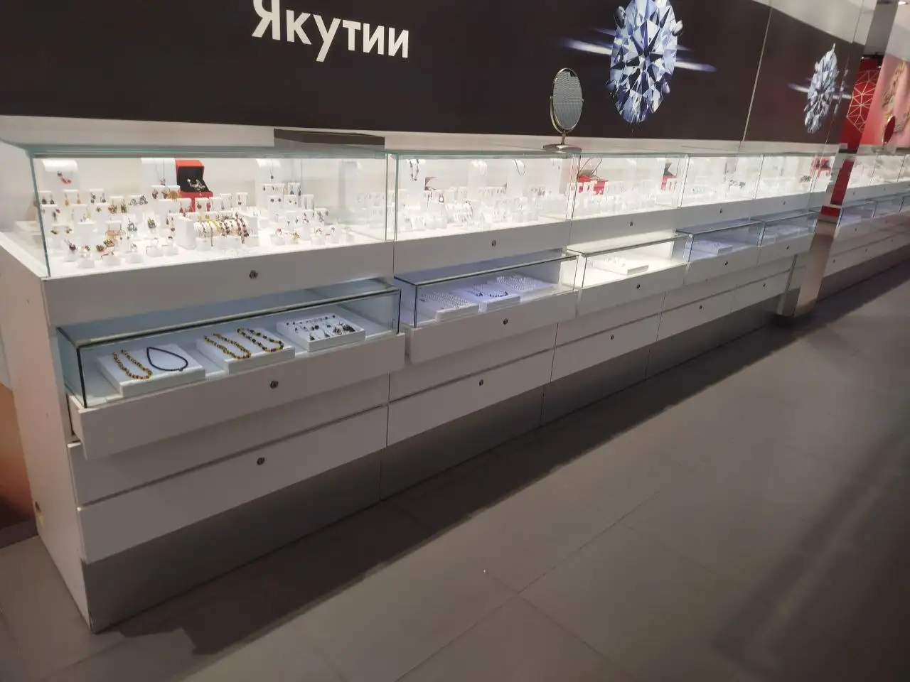 Ювелирные витрины в отличном состоянии - Торговое оборудование (Готовый бизнес и оборудование) в Владивосток