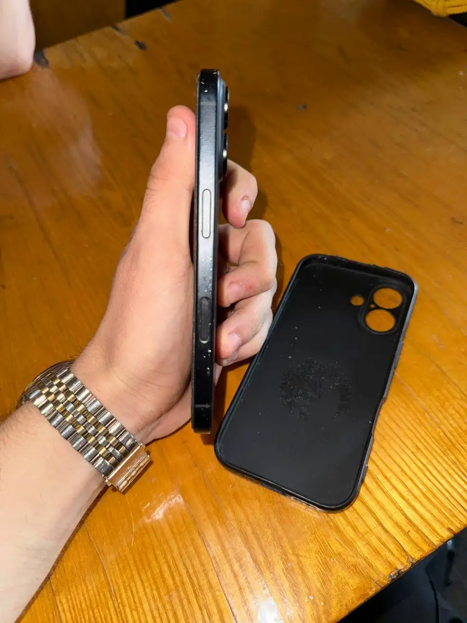 iPhone 16 128gb (царапины, без комплекта) - Мобильные телефоны (Электроника) в Владивосток