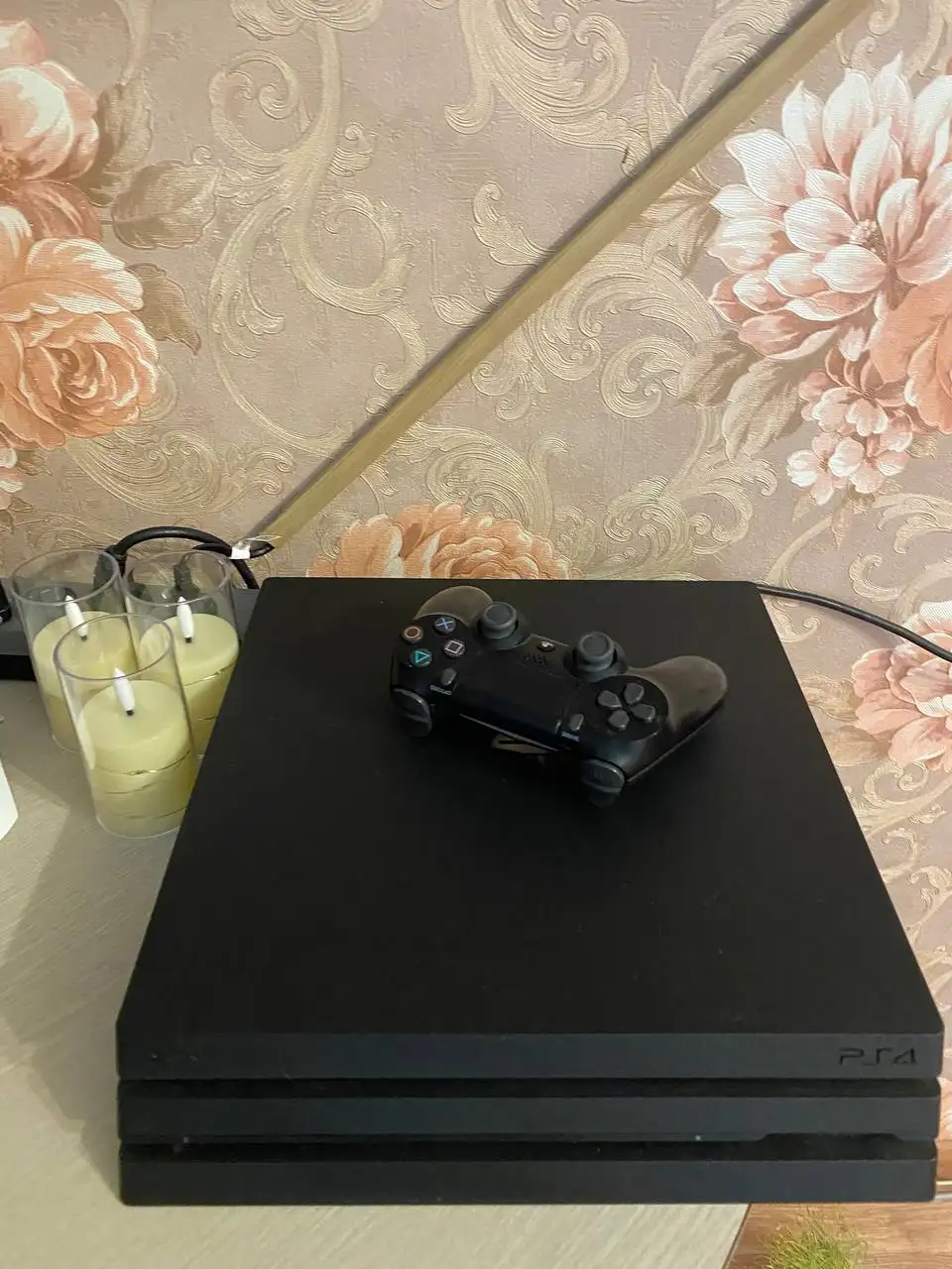 Продам PS4 Pro с играми - Игровые приставки (Электроника) в Владивосток