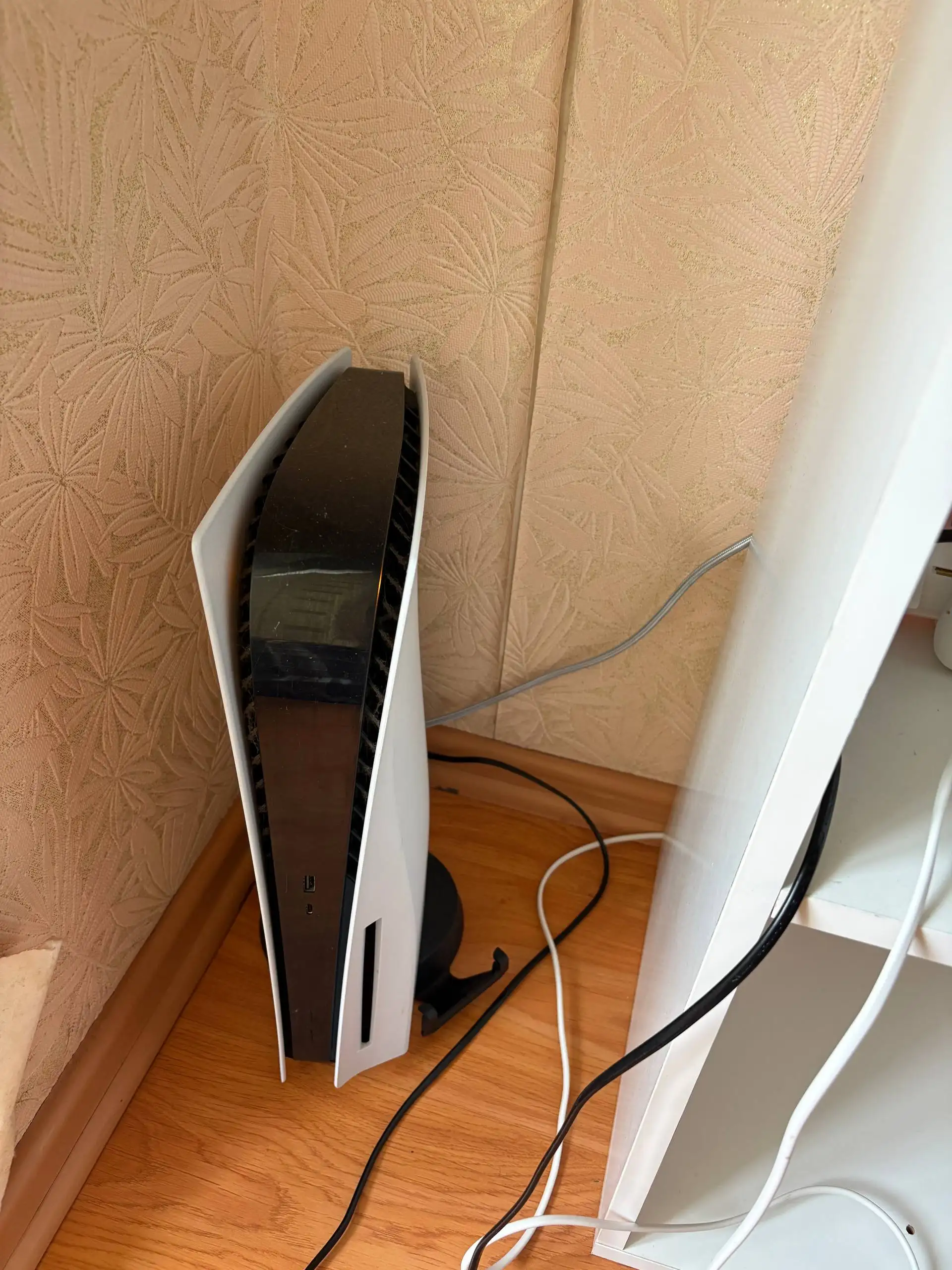 Продам PS5 с дисководом, 2 джойстика и аккаунт с играми - Игровые консоли (Электроника) в Владивосток