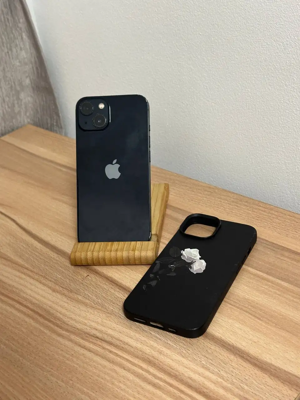 iPhone 13 128GB в удовлетворительном состоянии - Смартфоны и телефоны (Электроника) в Владивосток