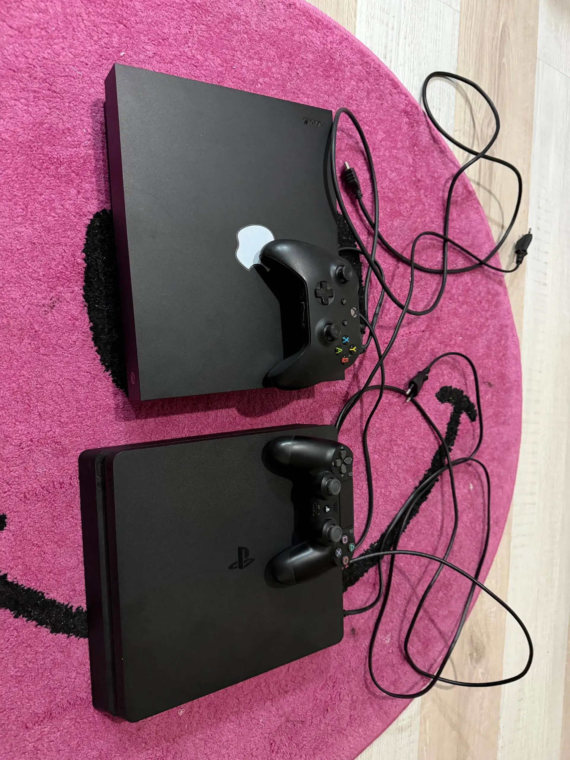 Продам Xbox One X и PS4 - Игровые приставки (Электроника) в Артем