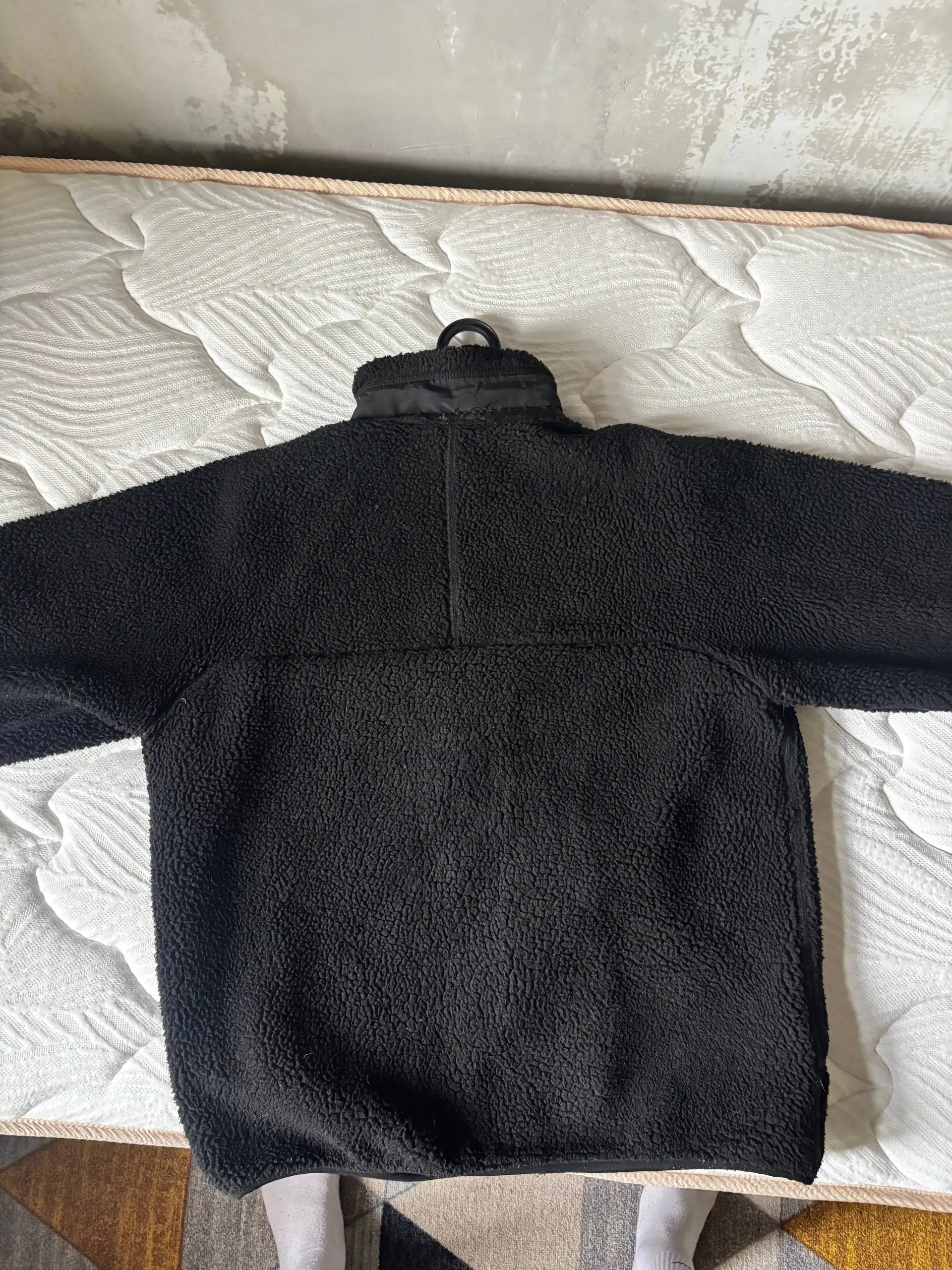 Продам Шерпа Patagonia и жилетка MAAG - Одежда в Владивосток