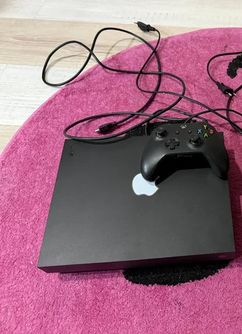 Xbox One X 1ТБ + джойстик - Кухонные принадлежности в Артем