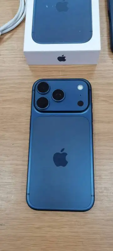 Продам iPhone 17 Pro 256GB - Смартфоны (Электроника) в Владивосток
