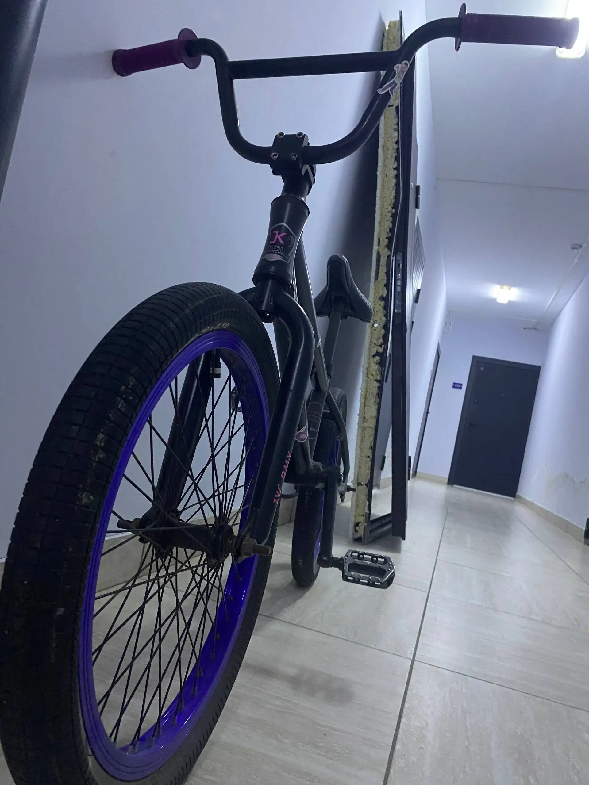 Продается BMX, использовался 4 месяца - Велосипеды (Хобби и отдых) в Владивосток