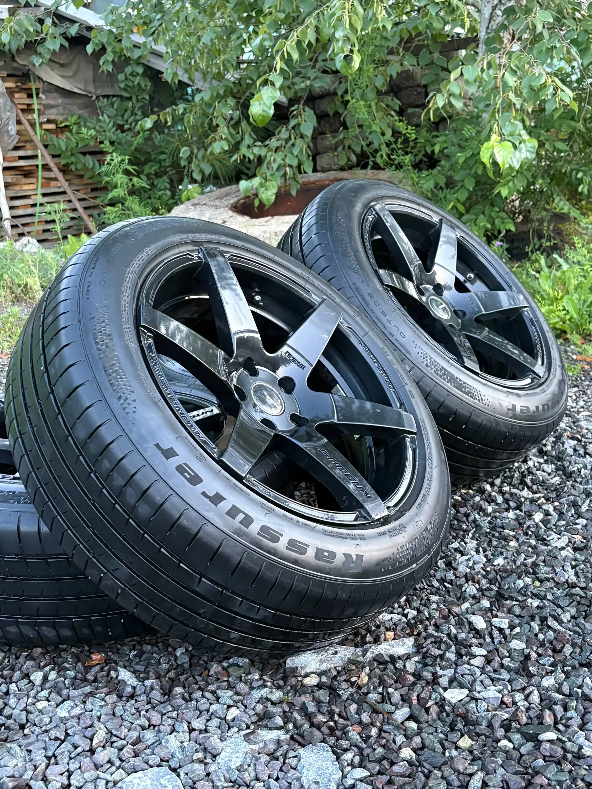 Комплект колёс Shogun A1 R18 5x114.3 в хорошем состоянии - Колёса (Авто) в Владивосток