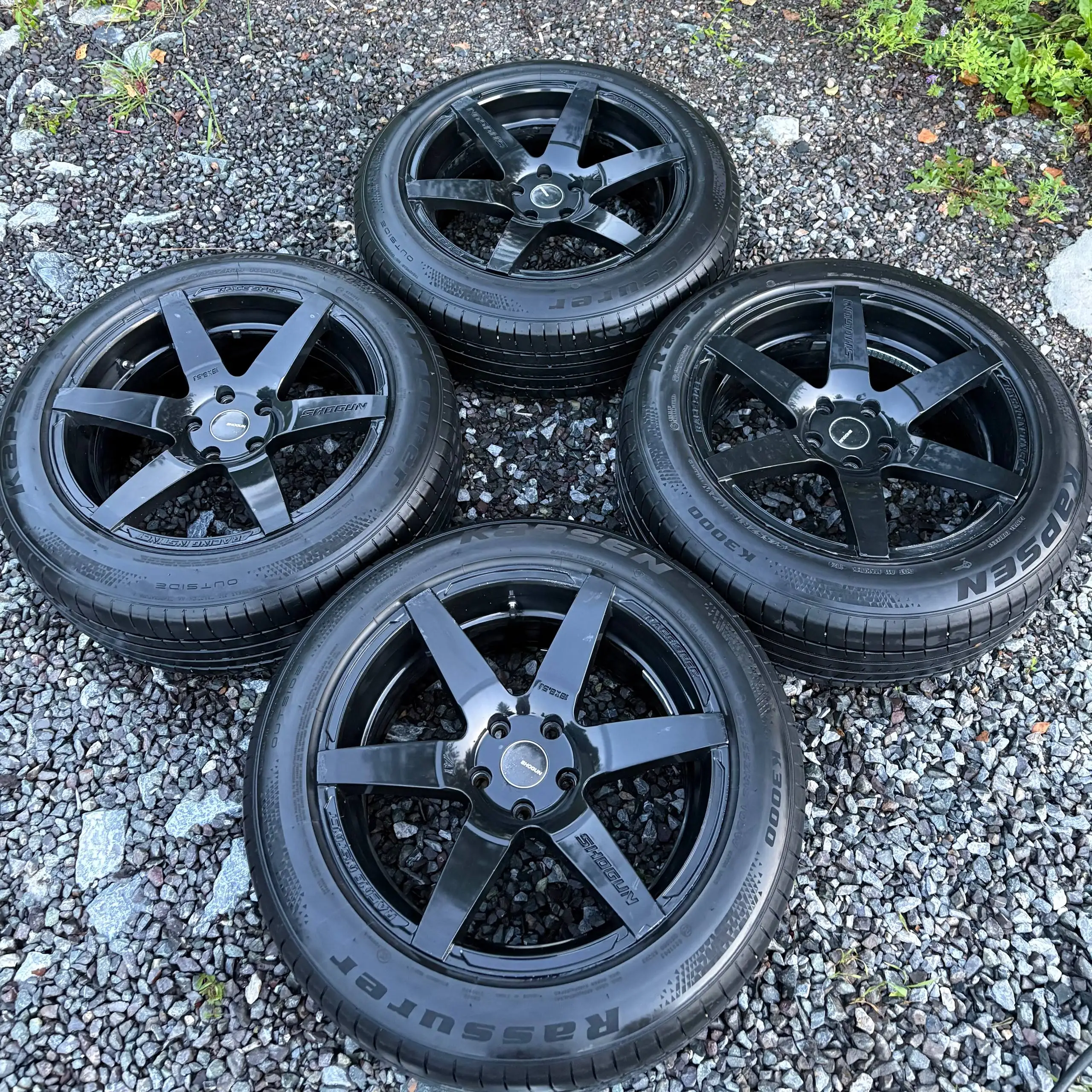 Комплект колёс Shogun A1 R18 5x114.3 в хорошем состоянии - Колёса (Авто) в Владивосток