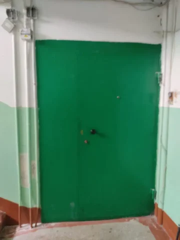 Продам железную дверь 140x210 во Владивостоке - Сантехника в Владивосток