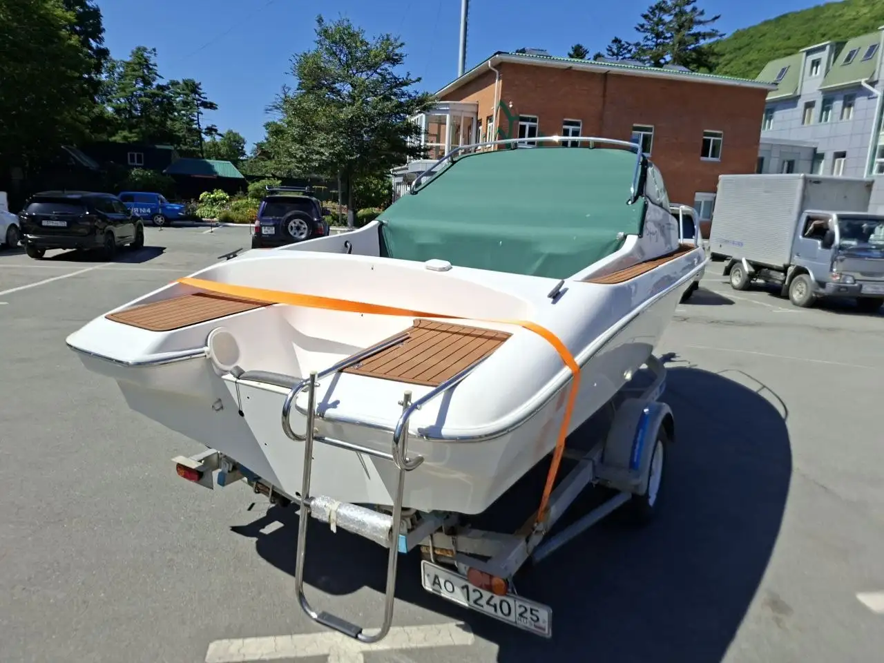 Продажа лодки Бриз-18HT с телегой - Водный транспорт (Хобби и отдых) в Владивосток