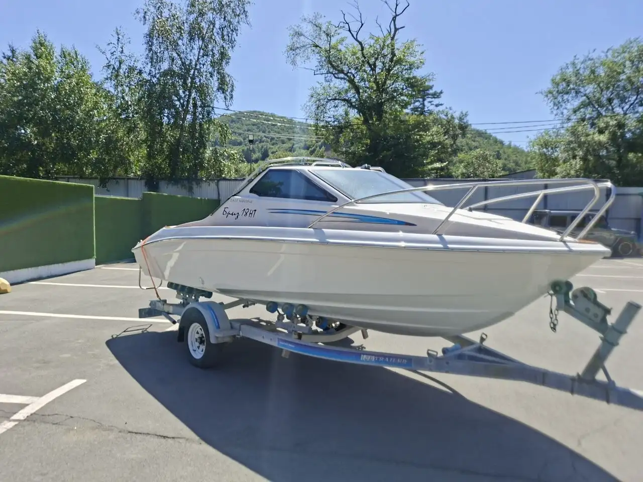 Продажа лодки Бриз-18HT с телегой - Водный транспорт (Хобби и отдых) в Владивосток