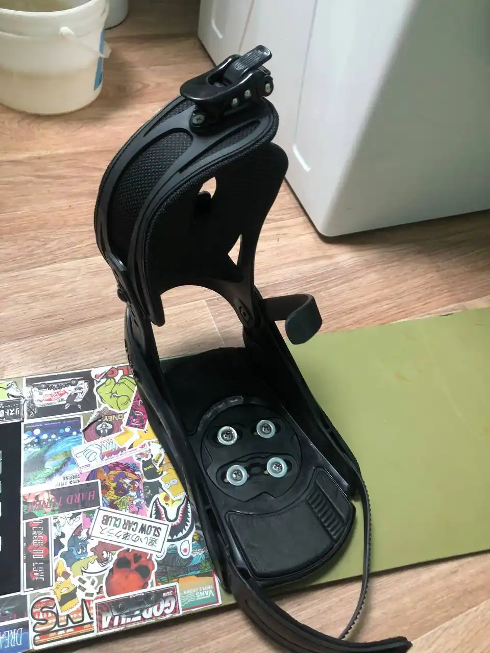 Продам сноуборд, матрас и микроволновую печь