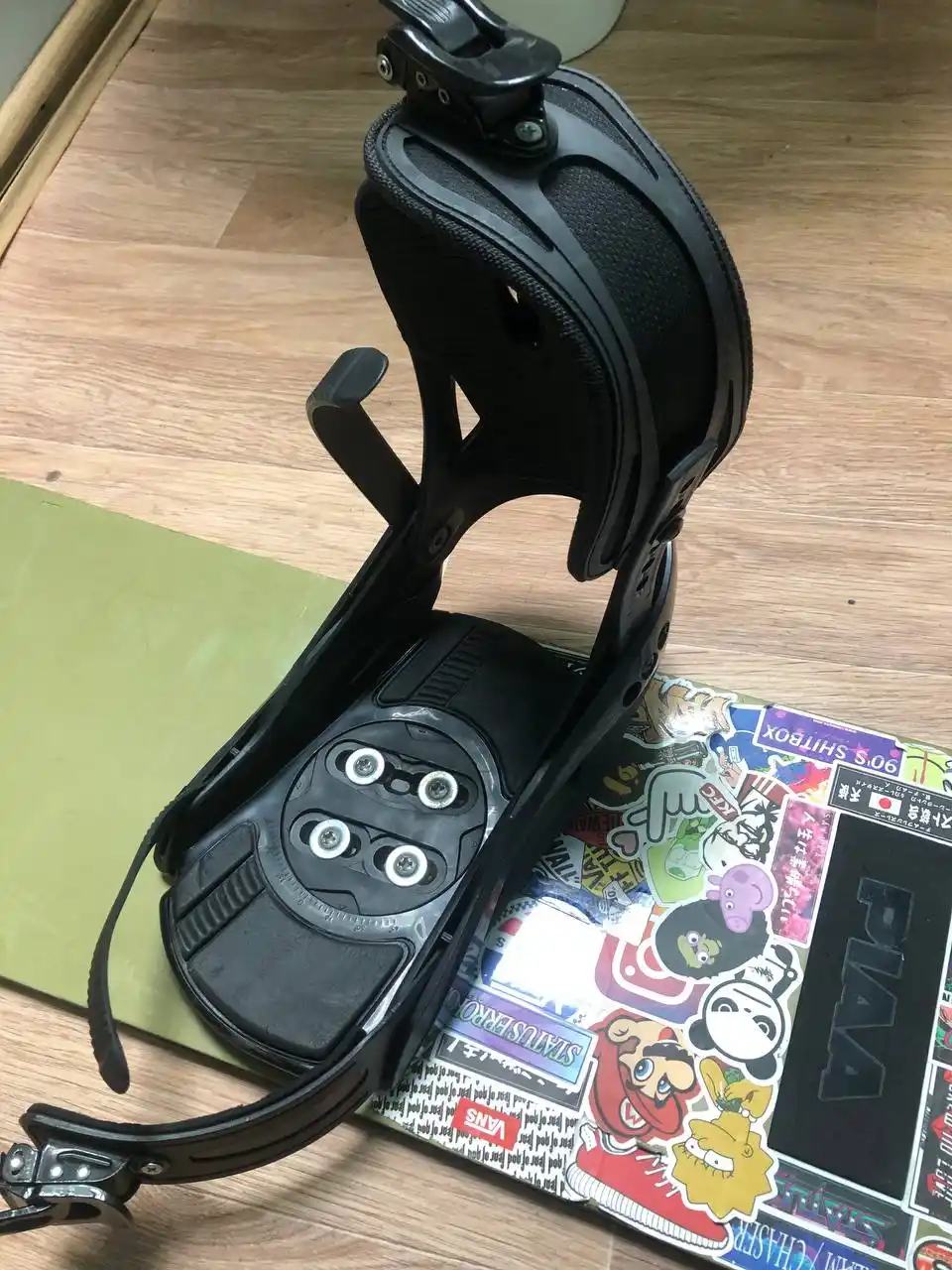 Продам сноуборд, матрас и микроволновую печь