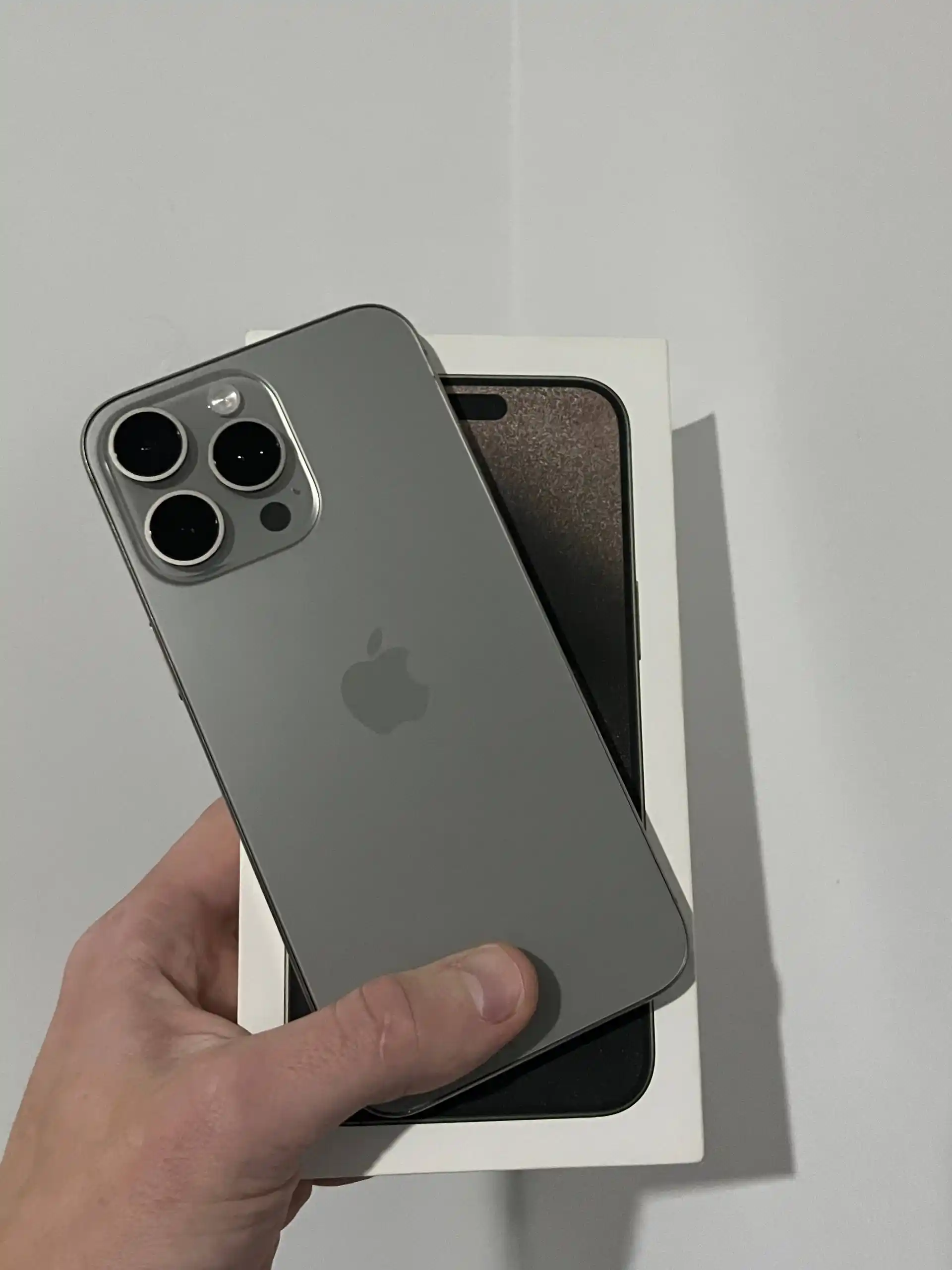 Продажа iPhone 12 и 15 Pro Max