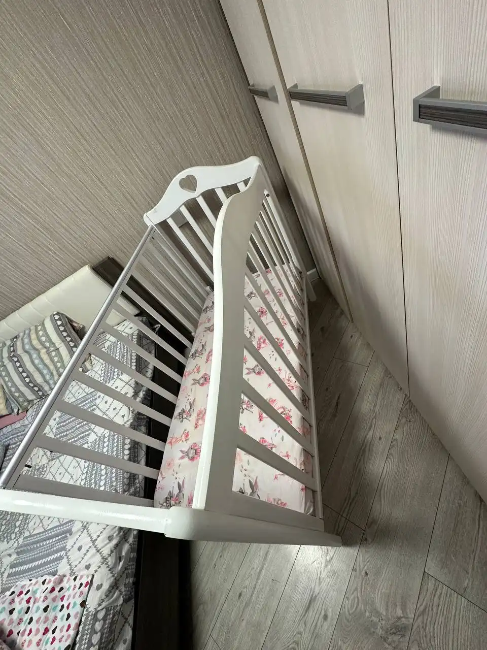 Продам кроватку Каролина 8