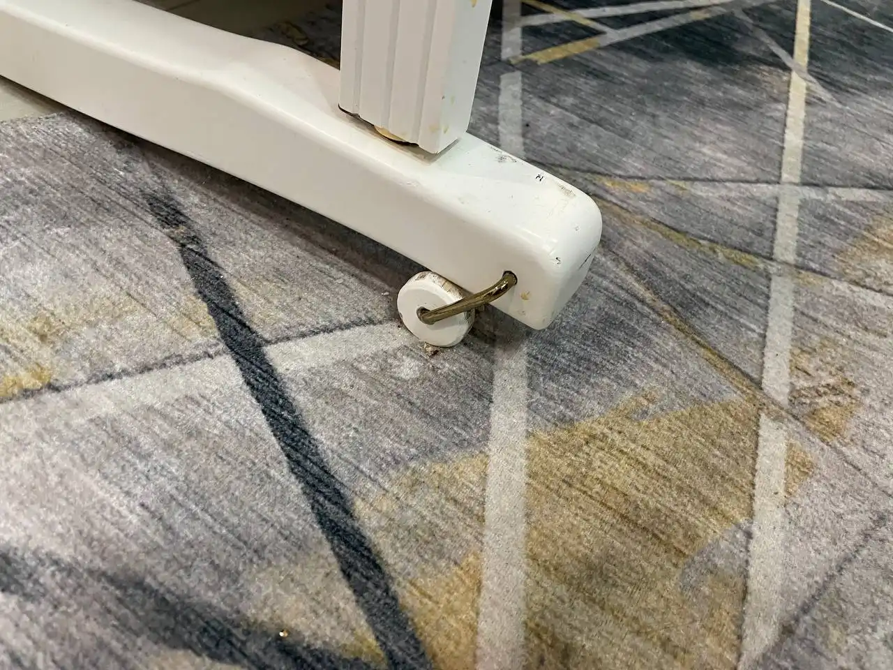 Продам детскую кроватку с матрасом и аксессуарами