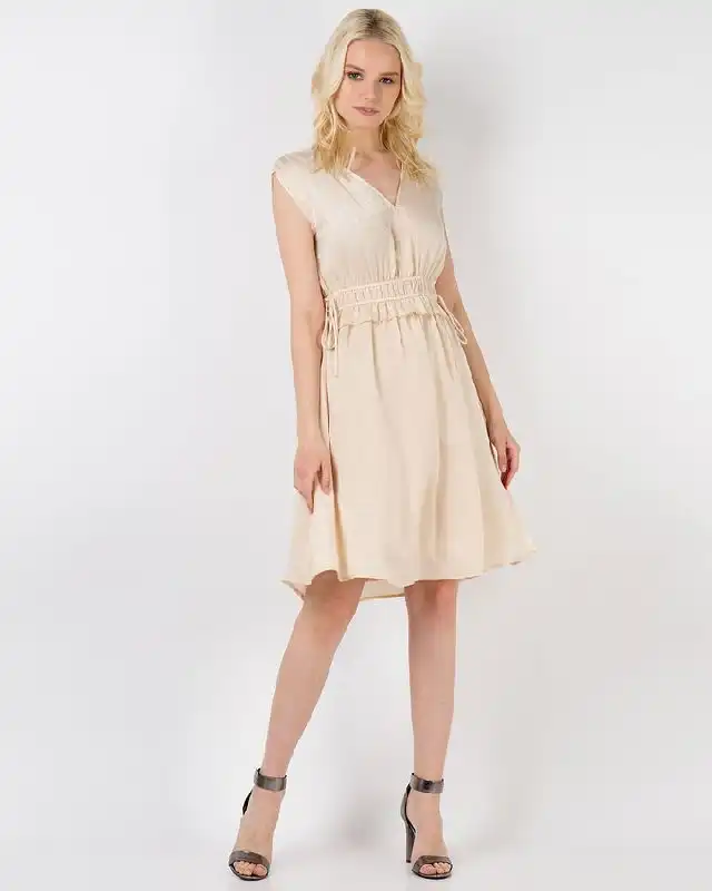 Продам новое платье кремового цвета