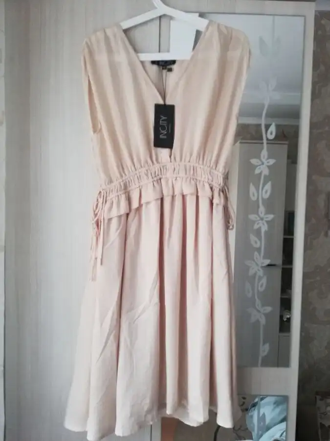 Продам новое платье кремового цвета