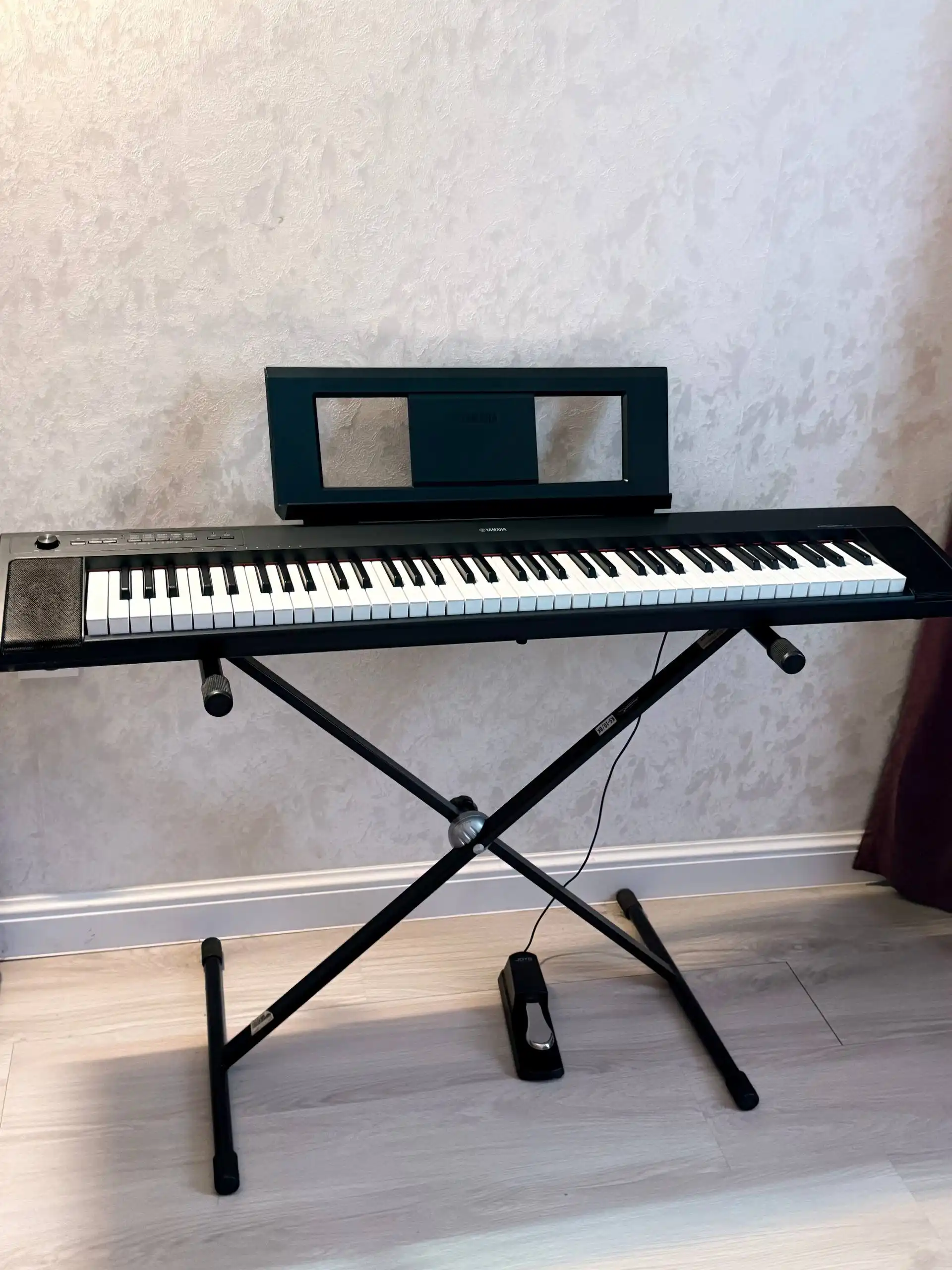 Продам цифровое пианино Yamaha с педалью и стойкой
