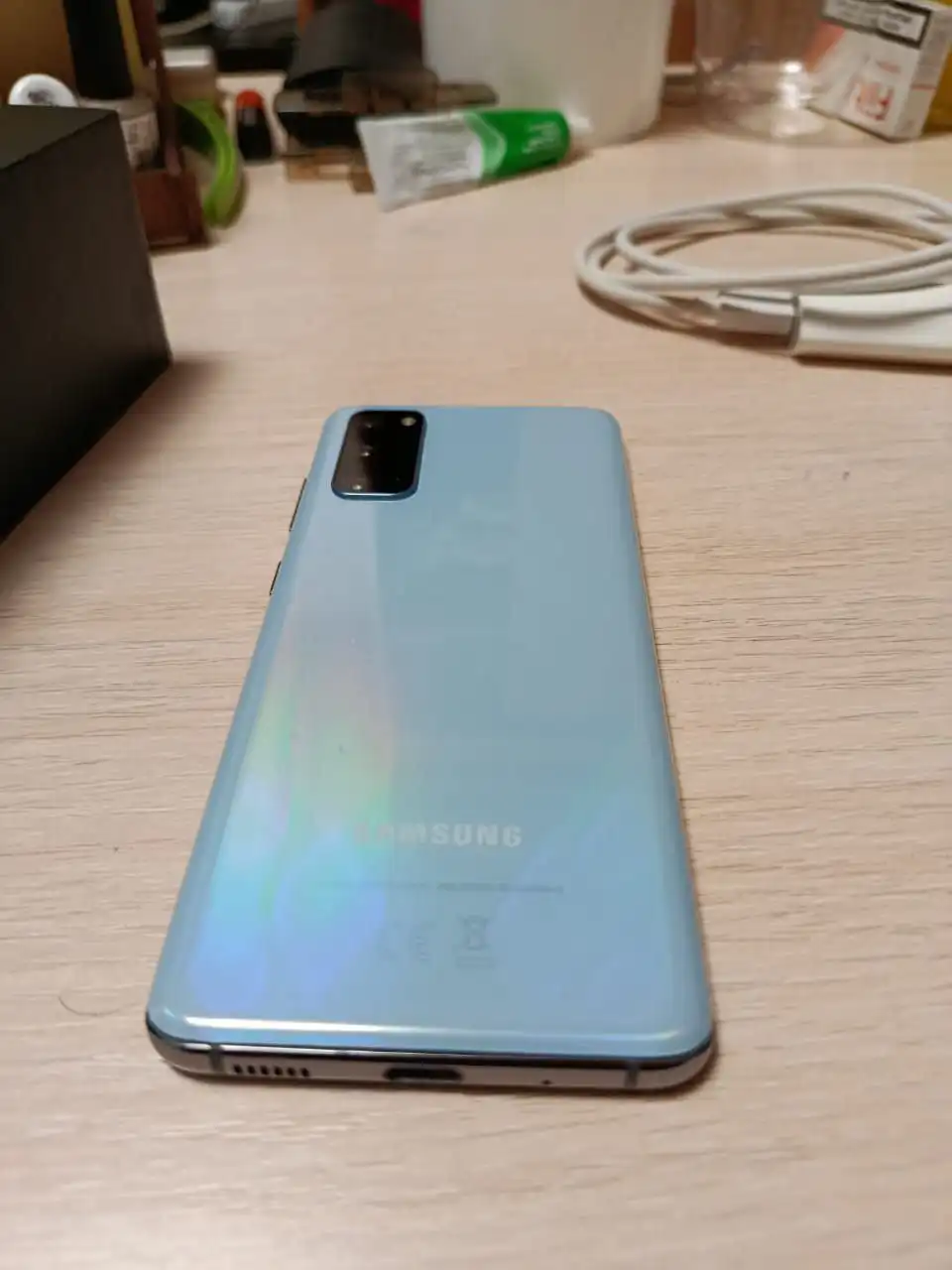 Продается Samsung S20 в отличном состоянии
