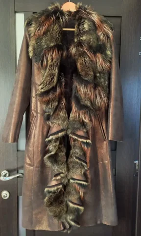 Продам дублёнку длинного кроя, натуральный мех, Турция, размер 44 - Одежда в Владивосток