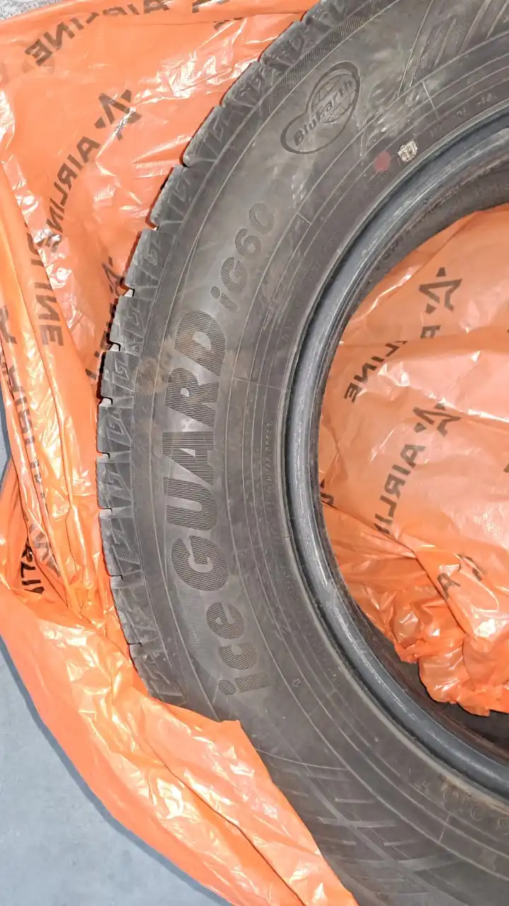 Продам зимние шины Yokahama Iceguard IG60 R15 195/65