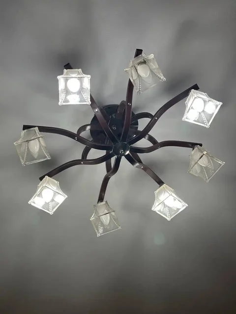 Продам люстру с одной перегоревшей лампочкой - Для дома и дачи в Владивосток