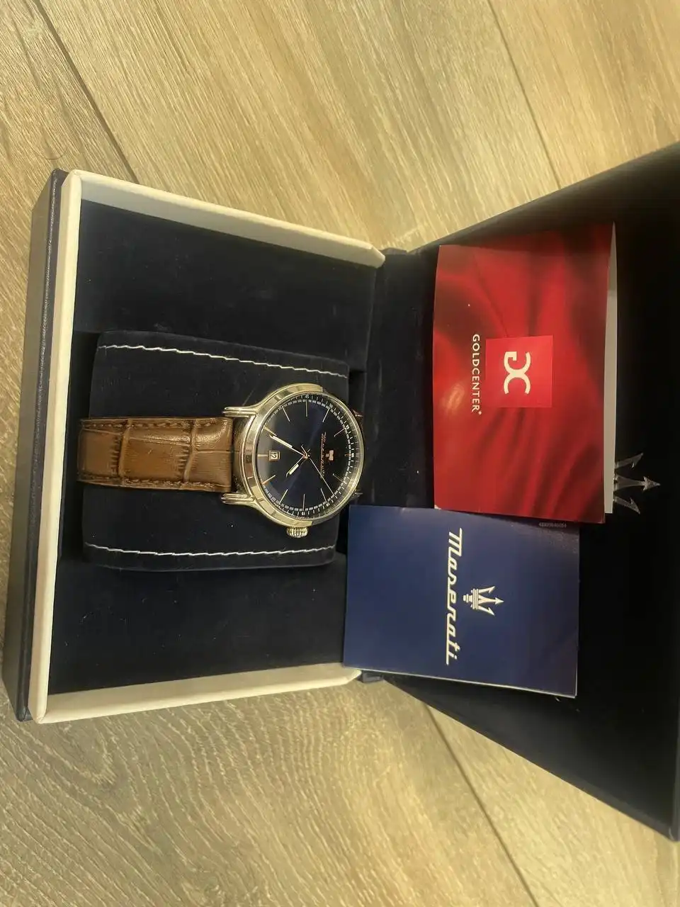 Продажа часов Maserati, наушников AKG K 240 STUDIO и колыбели Corello Hobby