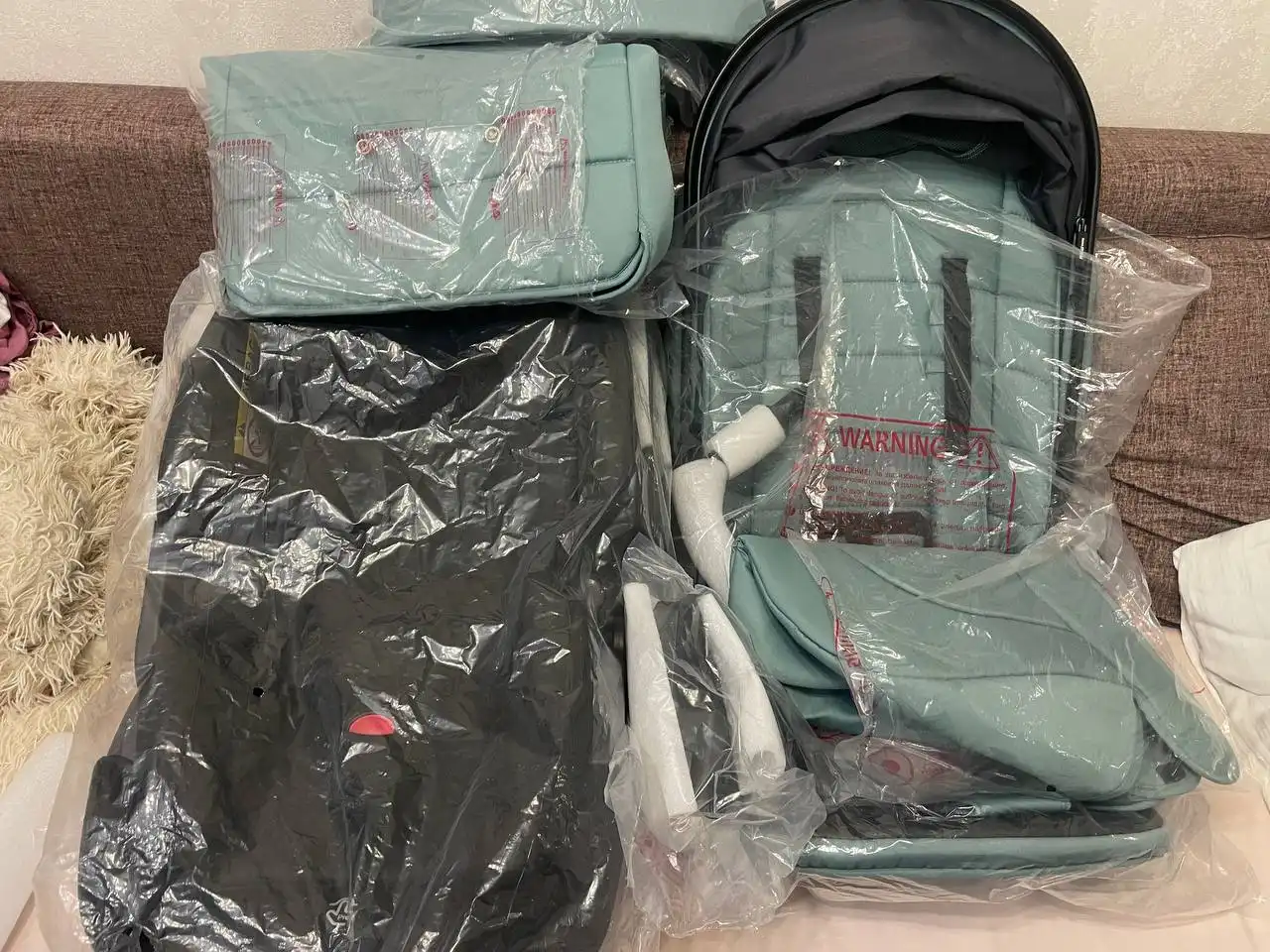 Продам коляску MOWBaby Amber Mint и куртку Guess