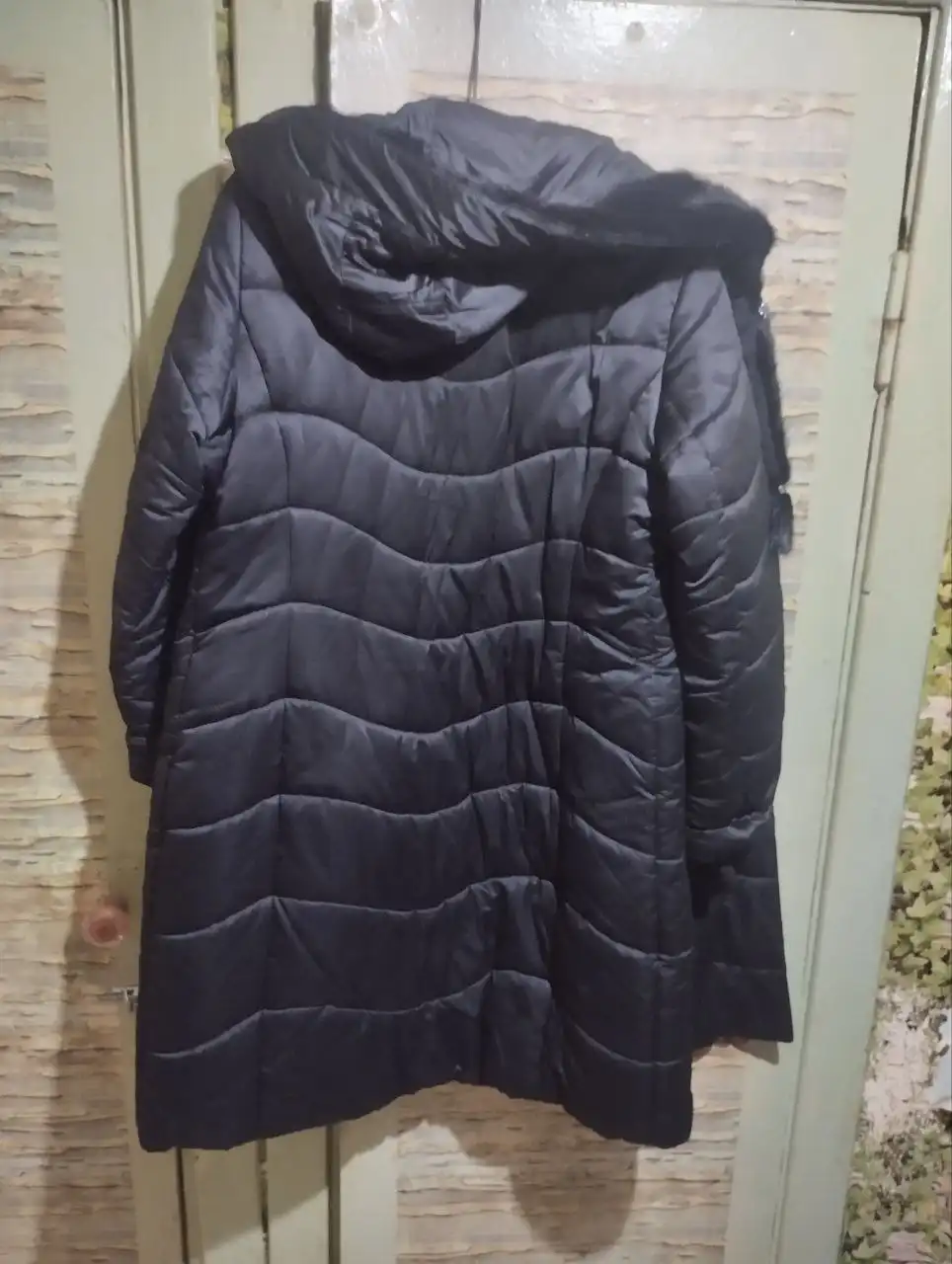 Продам женскую парку с капюшоном и мехом, 56 размер