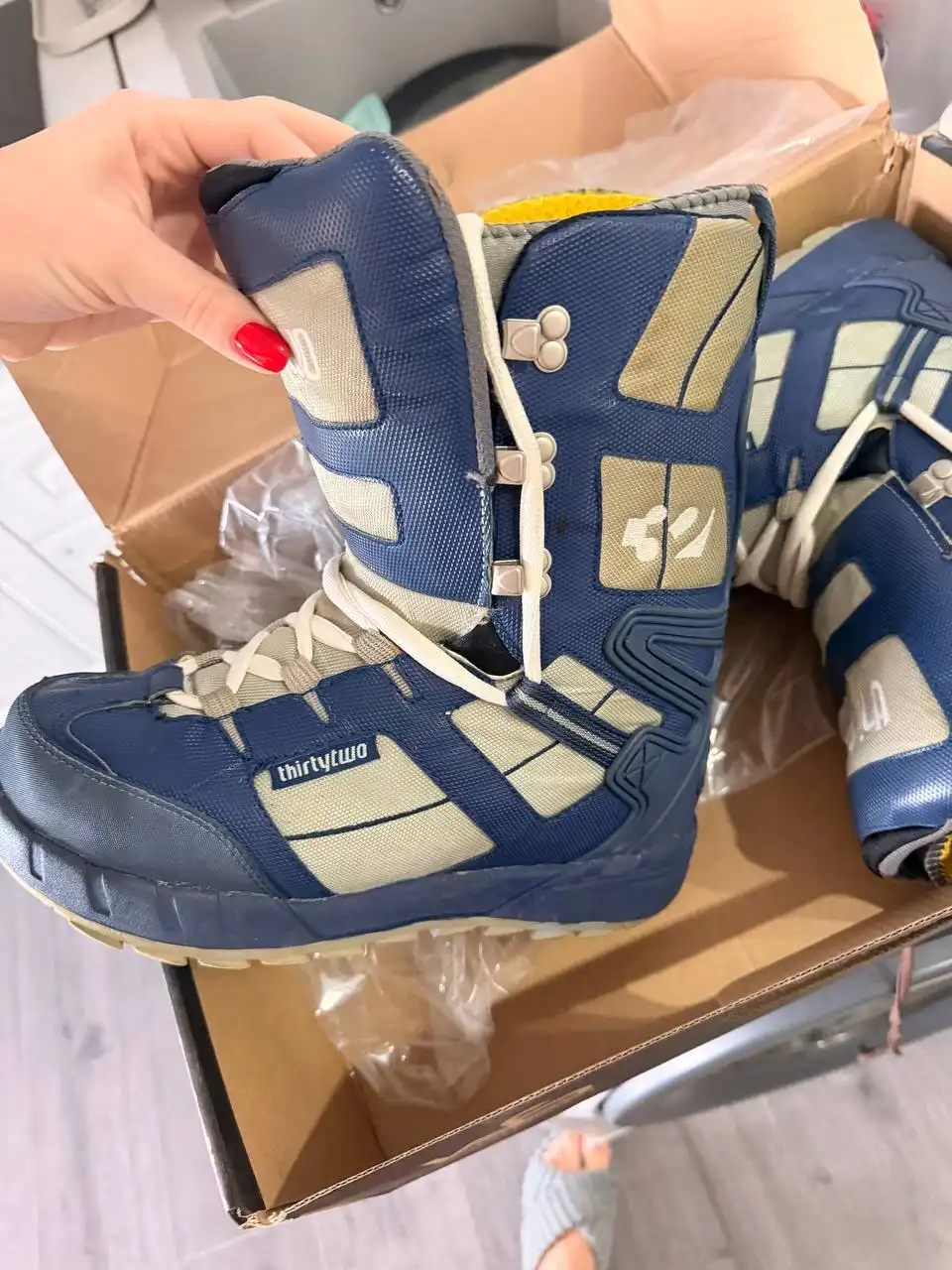 Продам сноубордические ботинки