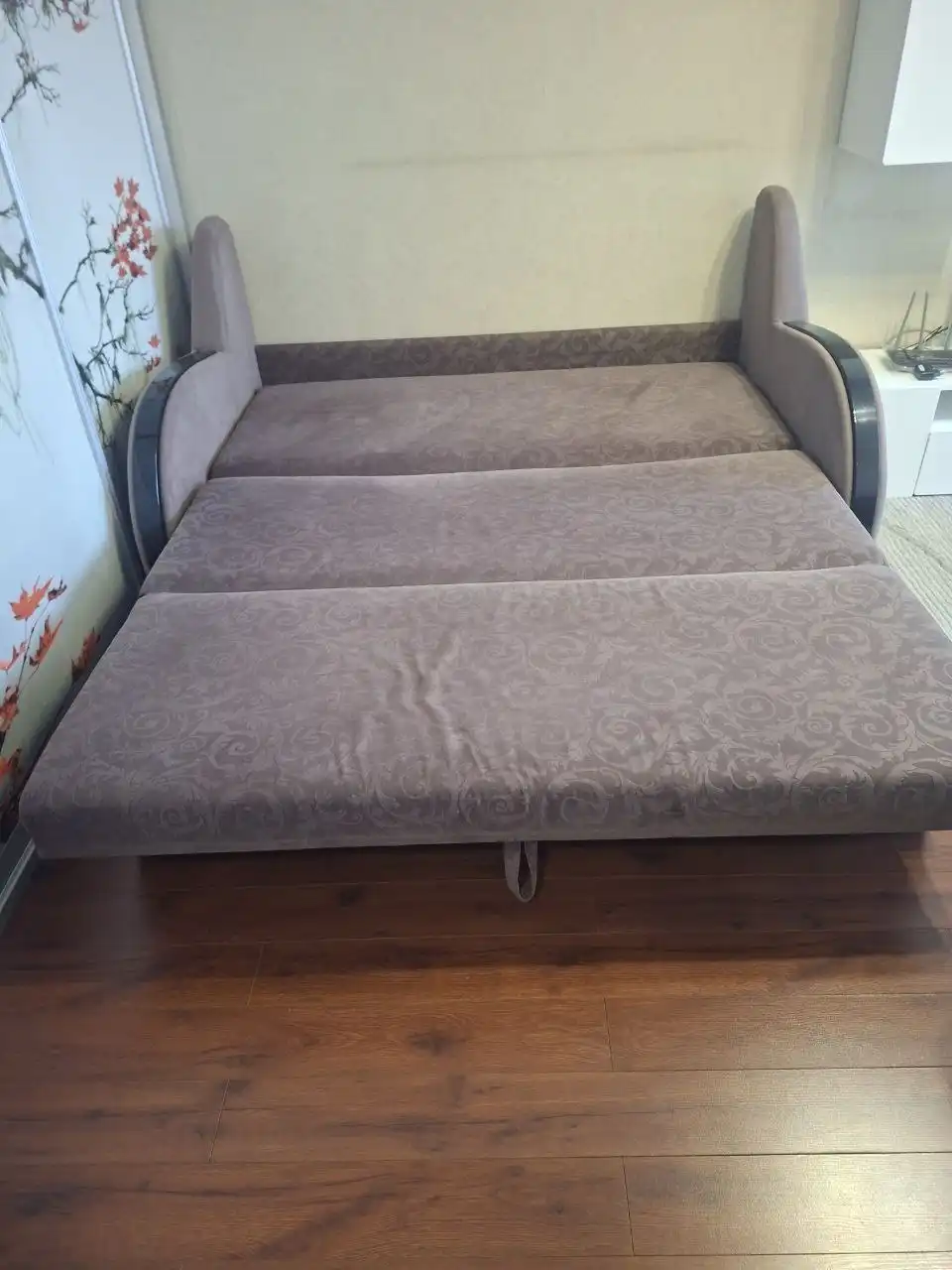 Диван-кровать в хорошем состоянии