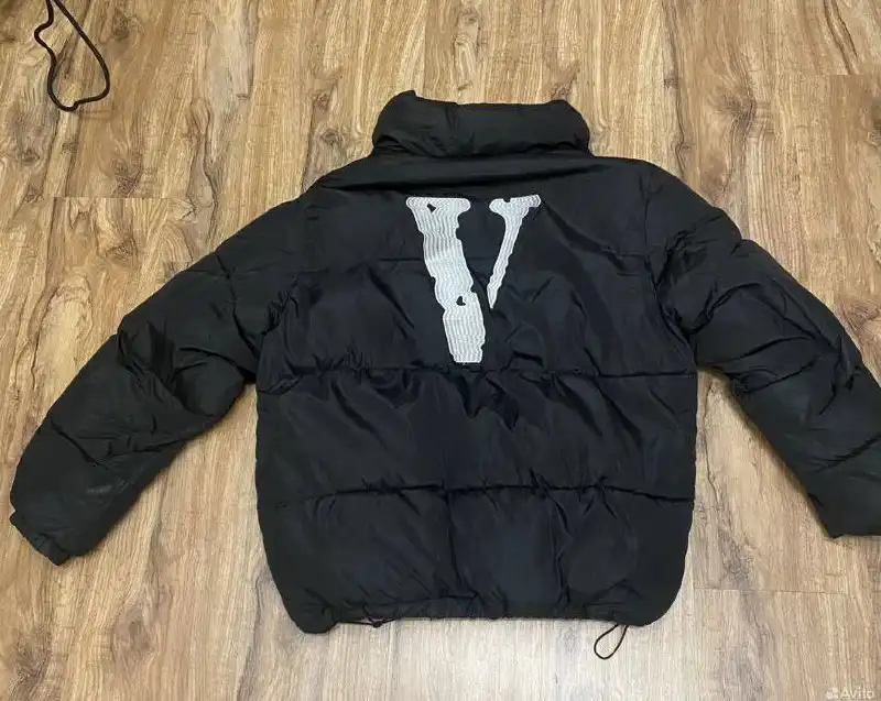 Пуховик Vlone размер L с небольшим дефектом