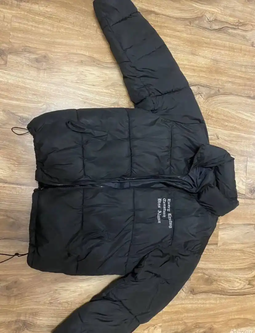 Пуховик Vlone размер L с небольшим дефектом