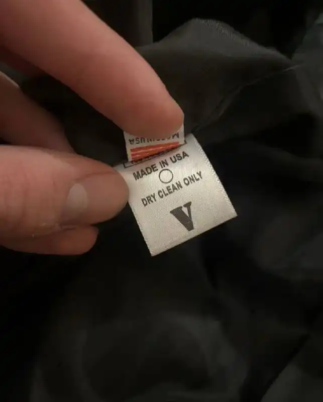 Пуховик Vlone размер L с небольшим дефектом